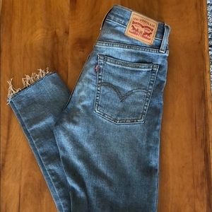 Never worn skinny Levis, size 25